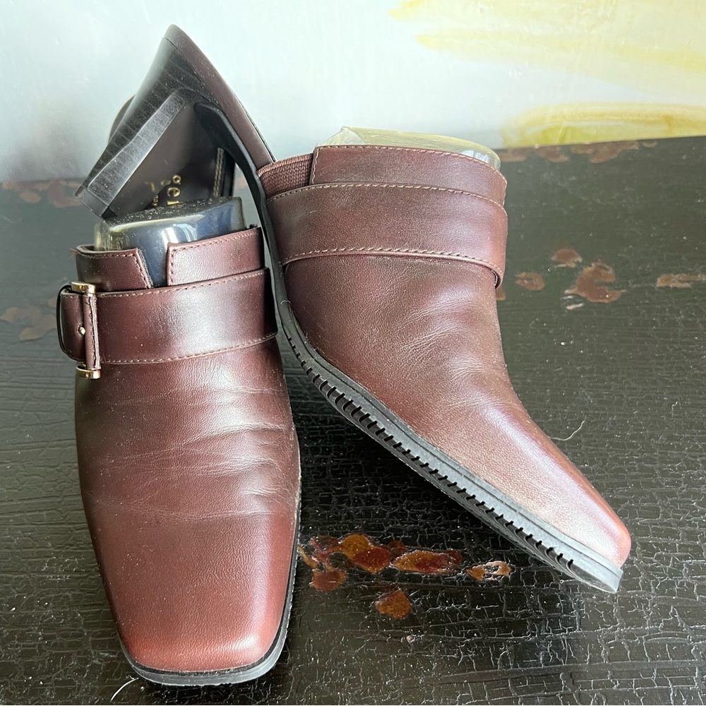 Brown mule in size 7 1/2 by Villager